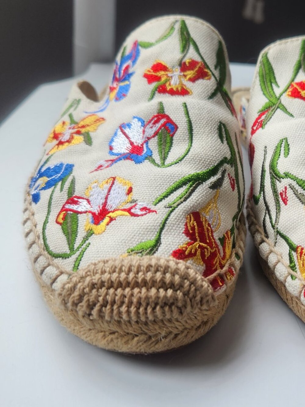 Torry Burch Cream Canvas Floral Espadrille Flats - Picture 2 of 4